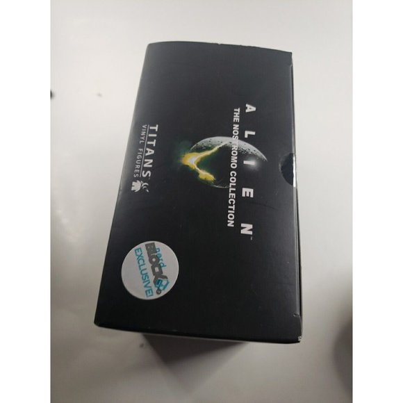 Pre-Suit Ripley and Acid Alien 3" Titans Vinyl Figure 2 Pack - Picture 3 of 7